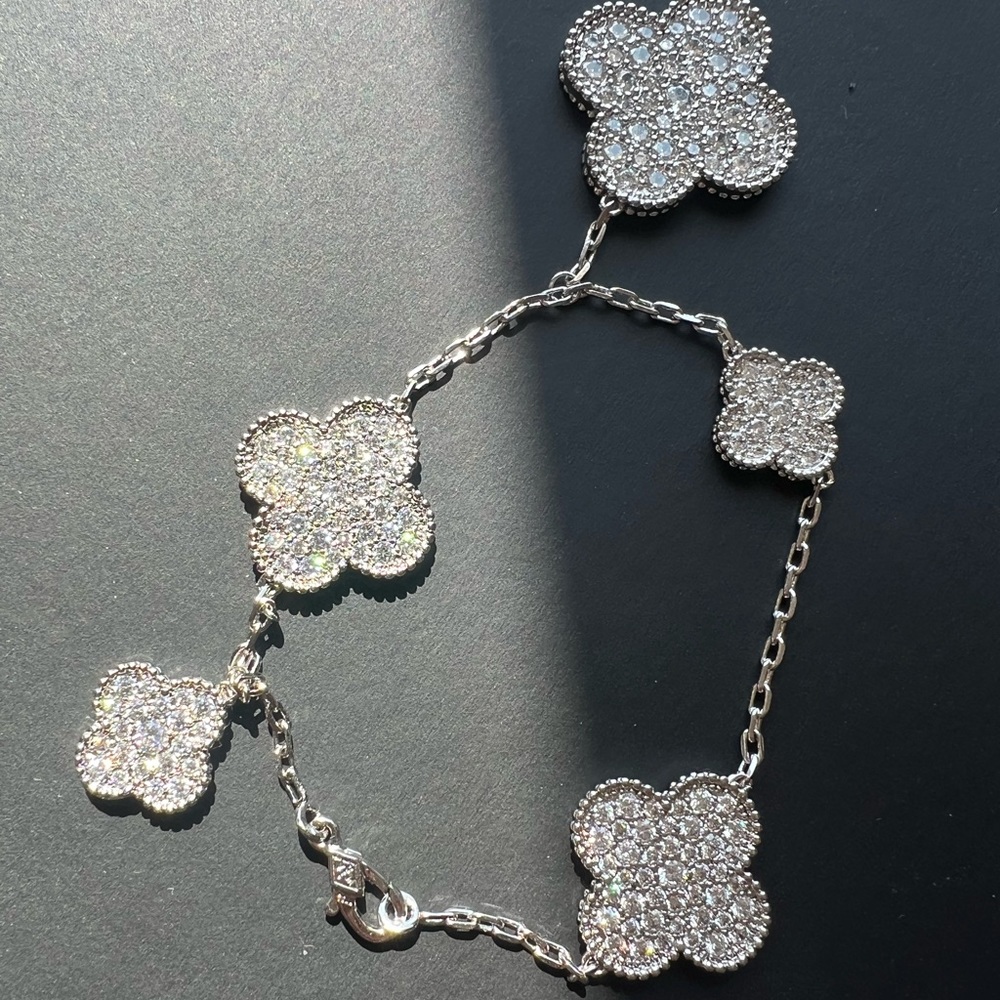Absolutely Stunning Clover Charm Bracelet